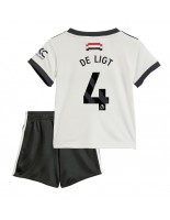 Manchester United Matthijs de Ligt #4 Alternativní dres pro děti 2024-25 Krátký Rukáv (+ trenýrky)